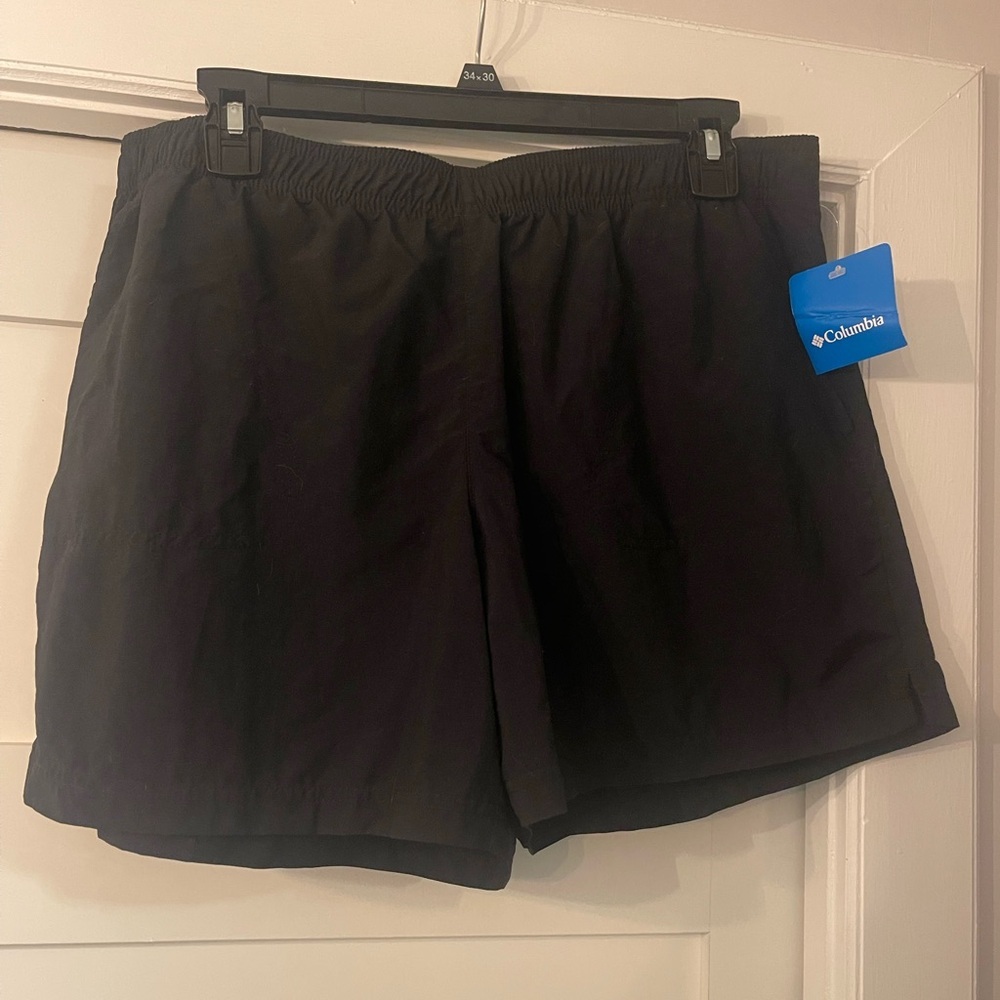 NWT Women’s Columbia Shorts Size Large 5 Inch Inseam Black